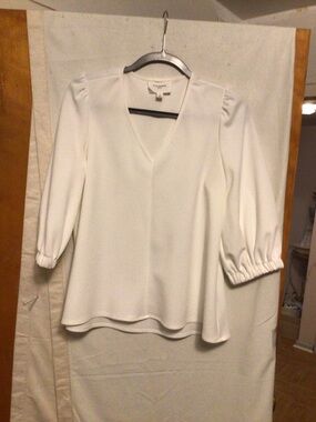 Pomander Place  polyester preppy,,office V neck blouse SZ S